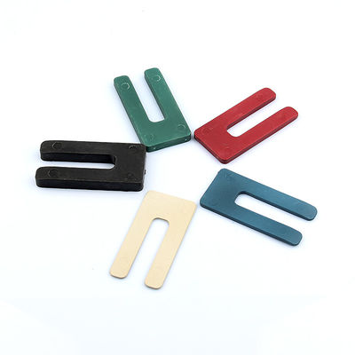 OEM / ODM فریم درب پلاستیکی شیم های نوع U بسته بندی نایلون 3.2MM X 75MM